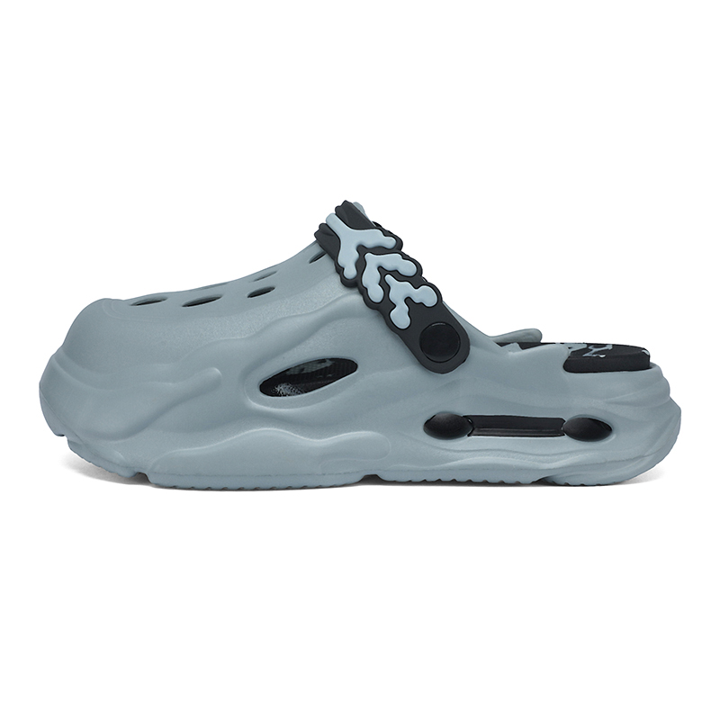 สีเทาและสีดำ