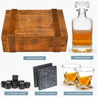 Ensemble de carafe à whisky classique avec verres et sous-verres en pierre de schiste dans une boîte en bois de pin, coffret cadeau whisky haut de gamme