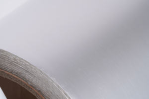 شريط مطاطي عازل للماء من الألومنيوم بتصميم عصري، شريط لاصق SBS للأسقف الخارجية، مطاط بيتوميني أسفلتي للاستخدام الخارجي لمدة 3 سنوات - Product Image 6