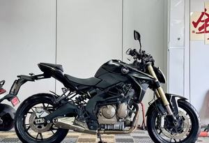 Zhui <span class=keywords><strong>600</strong></span> par QJMOTOR - Refroidi par eau, 4 cylindres, pneus Pirelli + éclairage LED - Product Image 5