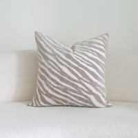 Housses de coussin marron Factory Sofia avec passepoil, combinaison de coussins marron