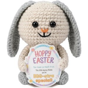 Mini lapin en peluche au crochet pour le soutien émotionnel, un cadeau de remise de diplôme pour la meilleure amie de votre fille - Product Image 3