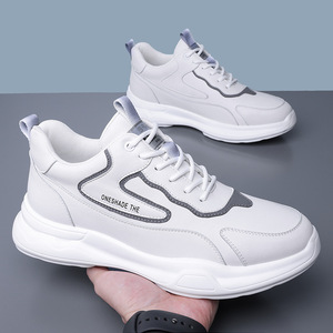 Baskets blanches épaisses pour hommes, semelle souple, talon bas, semelle extérieure en caoutchouc, chaussures décontractées et tendance avec détails de couture - Product Image 1
