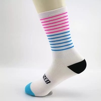 Chaussettes de cyclisme entièrement personnalisées en tricot, longueur mi-mollet, respirantes, rembourrées, pour hommes et femmes, en nylon, à compression, pour la course à pied et le vélo