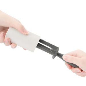 Rouleau anti-poils portable pour animaux domestiques, extra-adhésif avec 60 feuilles de recharge remplaçables pour vêtements, meubles, voiture - Product Image 2