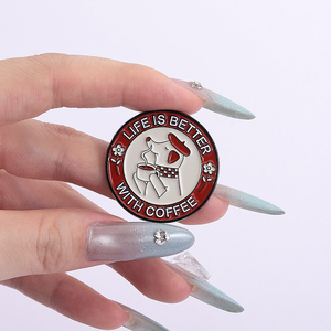 La vida es mejor con el Pin esmaltado de café Cafeína Mania El café trae felicidad Adicto al café Insignia Joyería Regalos para amigos - Product Image 4