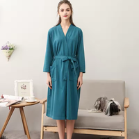 Peignoir d'hôtel OEM en tissu gaufré long, séchage rapide, léger, style kimono, unisexe, avec cordon de serrage, pour spa d'hiver, vente en gros