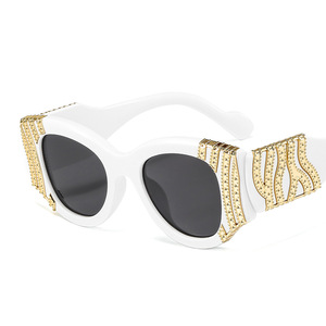 Lunettes de soleil pour femmes, style INS, dernières tendances, monture métallique, perles, surdimensionnées, marque de luxe 2024 - Product Image 5
