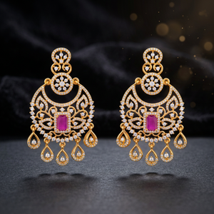 Boucles d'oreilles pendantes vintage en alliage de zinc, motif goutte d'eau, avec rubis vert taille émeraude et pampilles, finition dorée, sertissage à griffes, tendance, pour mariage - Product Image 3