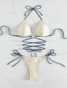 Conjunto de Bikini de 2 Piezas para Mujer, con Textura y Colores en Contraste, Top Triangular con Tirantes Cruzados, Tanga con Lazos Laterales, Spandex/Poliéster - Product Image 2