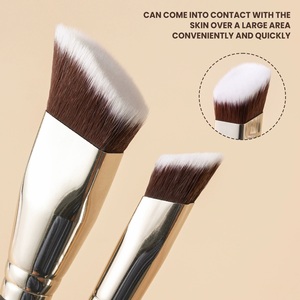 Juego <span class=keywords><strong>de</strong></span> 3 <span class=keywords><strong>brochas</strong></span> <span class=keywords><strong>de</strong></span> <span class=keywords><strong>maquillaje</strong></span> Kabuki angulares con mango <span class=keywords><strong>de</strong></span> madera, pelo sintético, virola gruesa <span class=keywords><strong>de</strong></span> aluminio y logotipo personalizado - Product Image 3