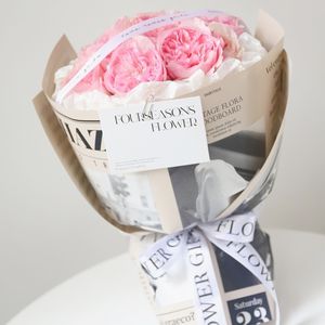 LUCIA impermeable periódico inglés papel de regalo ramo envoltura flor papel flor tienda suministros de embalaje - Product Image 1