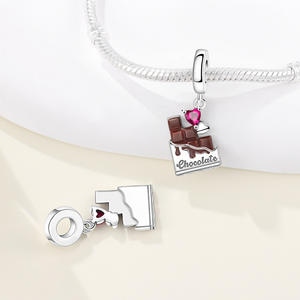 Pendentif en chocolat blanc tendance en forme de cœur, accessoire de bracelet DIY haut de gamme de niche, vente en gros pour femmes - Product Image 3