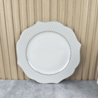 Service de vaisselle de luxe en porcelaine fine, motif floral en relief blanc, idéal pour mariages et restaurants
