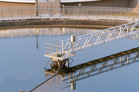 Usine de traitement des eaux usées clarificateur de boue réservoir d'eau de sédimentation grattoir à boues de type pont