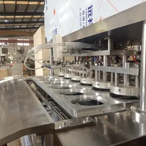 ماكينة التعبئة والتغليف من المصنع ماكينة ملء كوب زبادي وحليب بالماء مختومة بـ 6 خطوط مخصصة
