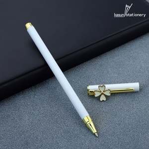 Bolígrafo de Metal con Trébol de Cuatro Hojas, Detalles en Dorado, para Regalos y Uso Diario - Product Image 5