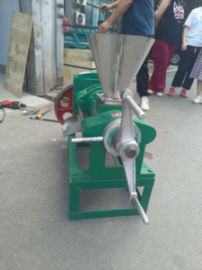 เครื่องสกัดน้ำมันมะพร้าวและน้ำมันข้าวโพดคุณภาพสูงสำหรับธุรกิจขนาดเล็ก รุ่น 6yl-68 - Product Image 2