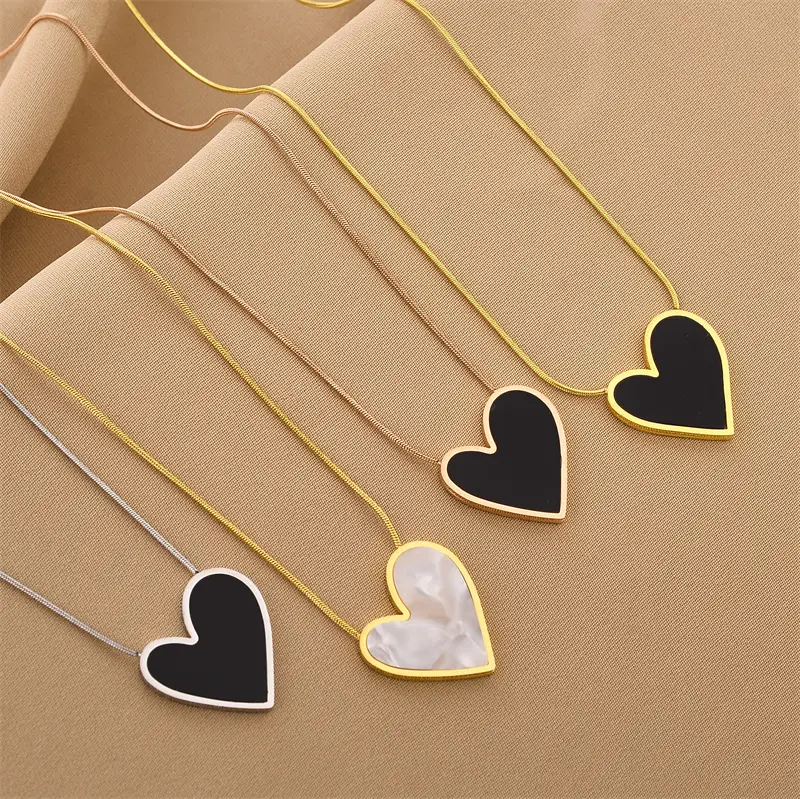 Minimalist 18K सोना मढ़वाया अनियमित दिल हार स्टेनलेस स्टील काले बड़े प्यार हार्ट लटकन हार महिलाओं उपहार के लिए गहने