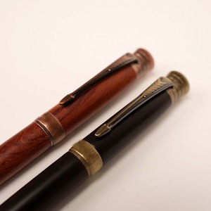 Bolígrafo Clásico de Madera y Latón con Tinta Negra de 0.5mm, Cuerpo Metálico Creativo - Product Image 5