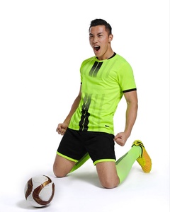 Maillots d'entraînement de football économiques en gros – T-shirts de football légers pour packs d'équipes en vrac - Product Image 4