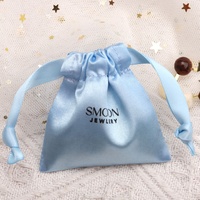 Petit sac Sati à cordon imprimé de logo personnalisé Emballage de paquet de cheveux cadeau de bijoux de luxe Sac pochette anti-poussière en satin de soie bleu