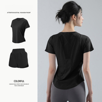 Ensemble de yoga pour femmes, t-shirt à manches courtes avec dos en mesh et short de sport