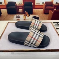 Sandales de créateur noires de luxe pour l'été, sandales de plage antidérapantes décontractées pour l'extérieur, vente en gros usine acceptée