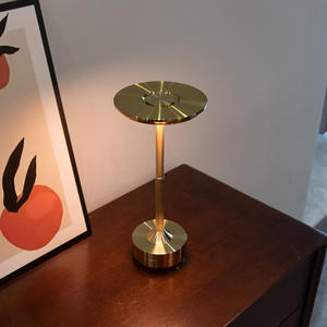 Lampe de table tactile rechargeable USB pour chambre à coucher protection des yeux décoration de <span class=keywords><strong>restaurant</strong></span> de style industriel veilleuse à led - Product Image 1