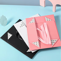 Petite boîte cadeau magnétique de luxe personnalisée pour bijoux, avec des designs vibrants et expressifs