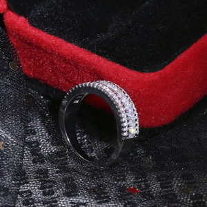 Anello da Donna a Forma di T con Taglio Quadrato e Accenti Scintillanti, Elegante Gioiello Regolabile in Lega per Coppie, Stile Moderno - Product Image 4