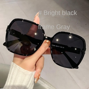 Lunettes de soleil de grande marque pour femme, monture TR90, protection solaire avancée, verres polarisés, grande monture, effet amincissant, style tendance - Product Image 6