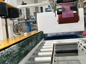 חדש מונע חשמלי קופסא קרטון מכונת הקשה מכונת הקשה פלסטיק חגורה לבנה הקלטת נייר גלי מכונת איטום קרטון