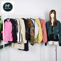 Vêtements d'occasion - Vestes zippées pour femmes de qualité A, printemps/automne, styles, tailles et couleurs variés. Quantité minimale de commande : 500 kg