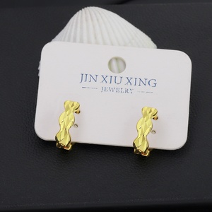 Pendientes Huggie Chapados en Oro de 24K al por Mayor de Fábrica JXX, Accesorios Geométricos de Moda para Mujer Hechos de Latón para Regalos - Product Image 4