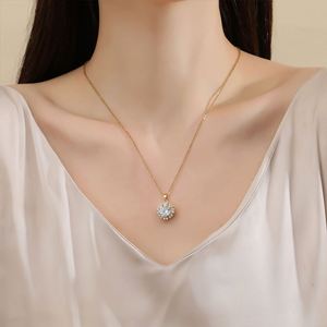 Hot Selling Stainless Steel <b>Chain</b> Necklace <b>Copper</b> Plated Shiny Zircon Flower Rotating Spinning Clover Pendant Necklace - Product Image 5