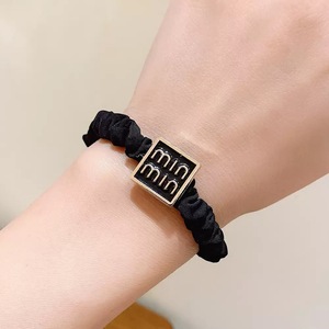 Élastiques à cheveux personnalisés avec logo pour femmes |   Élastique à cheveux en tissu avec pendentif lettre |   Accessoires pour cheveux OEM ODM pour <span class=keywords><strong>queue</strong></span> <span class=keywords><strong>de</strong></span> <span class=keywords><strong>cheval</strong></span> - Product Image 5
