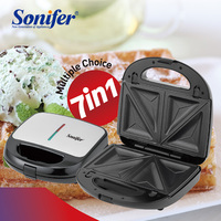 Vente en gros de SF-6155 Sonifer mini assiettes électriques détachables gaufrier en forme de poisson sandwich triangle noyer 7 en 1