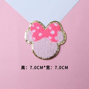 Patch en chenille thermocollant mignon en forme de souris de dessin animé, avec bordure brodée à paillettes dorées et nœud fantôme - Product Image 6