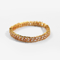 Parure de mariée Vanfi de luxe vintage et tendance en laiton plaqué or avec zircone cubique, 4 pièces : collier en V, boucles d'oreilles pendantes à pampilles, bracelet et bague