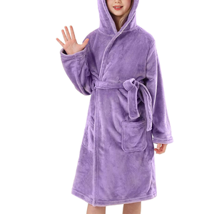 Peignoirs à capuche en peluche pour filles, collection Printemps 2026, en promotion, super doux, personnalisables avec impression, pour la plage et le spa - Product Image 4