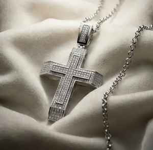 Collar con Colgante de Cruz Plateada con Incrustaciones de Moissanita, Cadena de Plata 925, Joyería Unisex Chapada en Oro Estilo Hip Hop para Regalo de Fiesta - Product Image 1