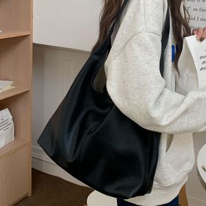 กระเป๋าโท้ทผู้หญิง สีชมพู นุ่ม จุของได้เยอะ พร้อมตัวล็อคแม่เหล็ก กระเป๋าสำหรับเดินทางทุกวัน - Product Image 3