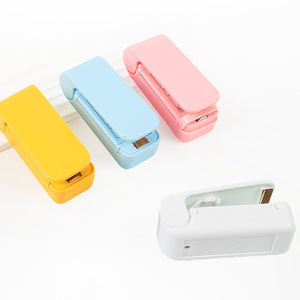 Mini machine à sceller sous vide pour la conservation des aliments et des collations, conception compacte, alimentée par batterie, couleur rose - Product Image 3