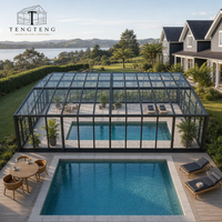 Véranda en verre moderne avec isolation thermique, construction durable, toit à pignon et conception quatre saisons pour hôtels et jardins