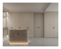 Système de dressing moderne en bois et verre pour chambre double, armoire de rangement pour vêtements
