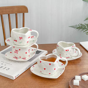Juego de Taza y Platillo de Cerámica Pintada a Mano con Forma de Corazón, Diseño de Cereza, de Alta Calidad Estética - Product Image 4