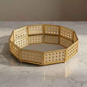 Bandeja Decorativa Octogonal Chapada en Oro con Base de Espejo con Patrón Geométrico, Estilo Moderno - Product Image 4