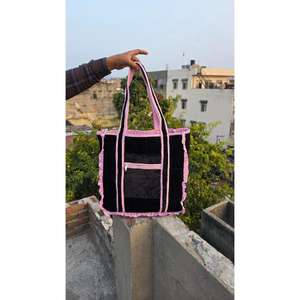 Sac de voyage matelassé en coton fait main, léger, intérieur spacieux, design durable avec impression traditionnelle, idéal pour les voyages - Product Image 2