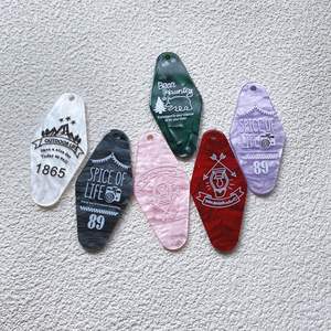 Gepersonaliseerde creatieve mode hotelkamer sleutelhanger vintage retro acryl motel sleutelhanger met sleutelring - Product Image 4